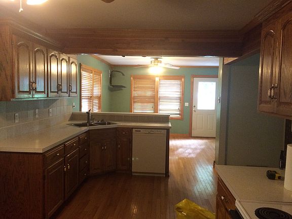 Kitchen 16x9, dining 12x13