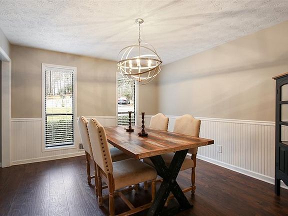 4th image of 670 Branch Valley Ct