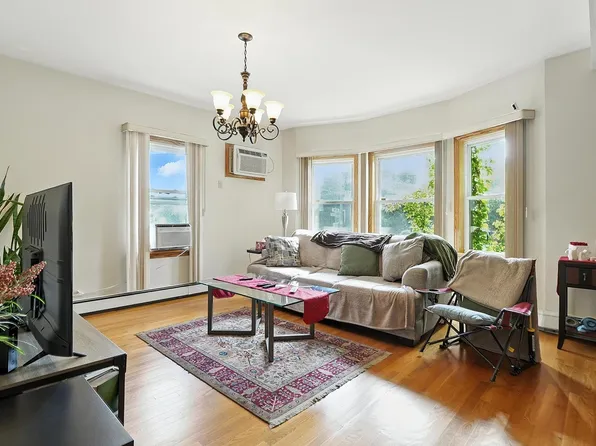 961 Avenue C image 6 of 21