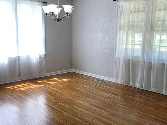 5th image of 912 Monterey Ave