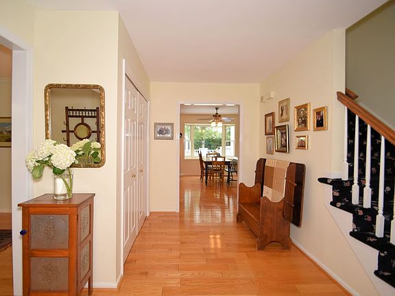 3rd image of 1285 McDivitt Dr