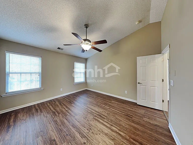 8836 Laurel Run Dr — Photo 11
