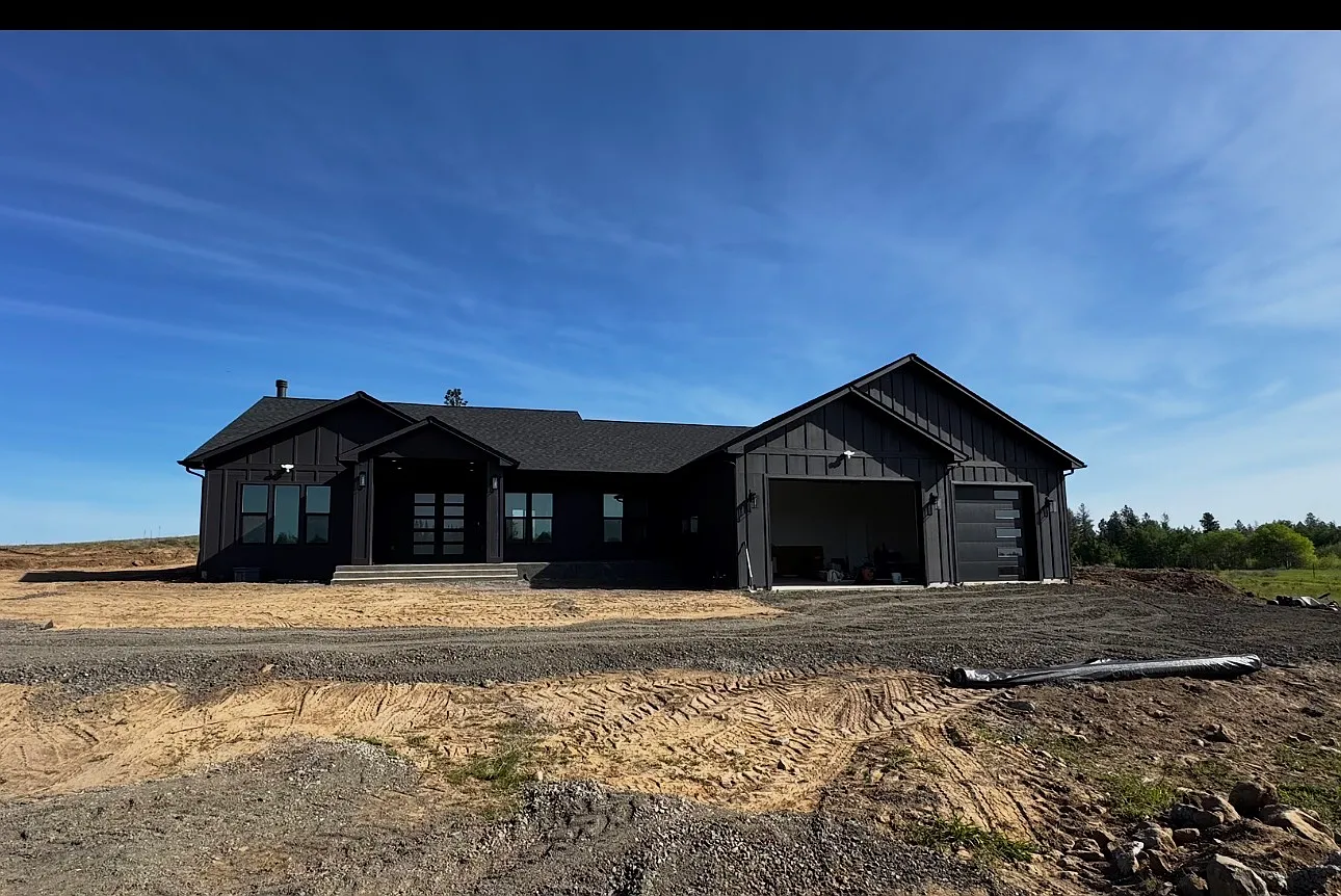 4 bed, 2589 sqft, $4,000 — Photo 1
