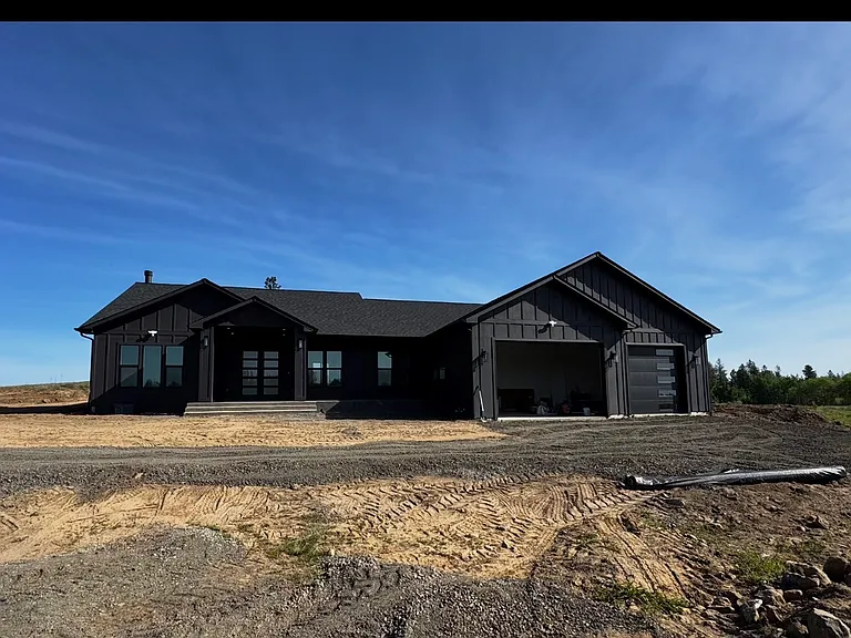 16704 W Burnett Rd — Photo 1