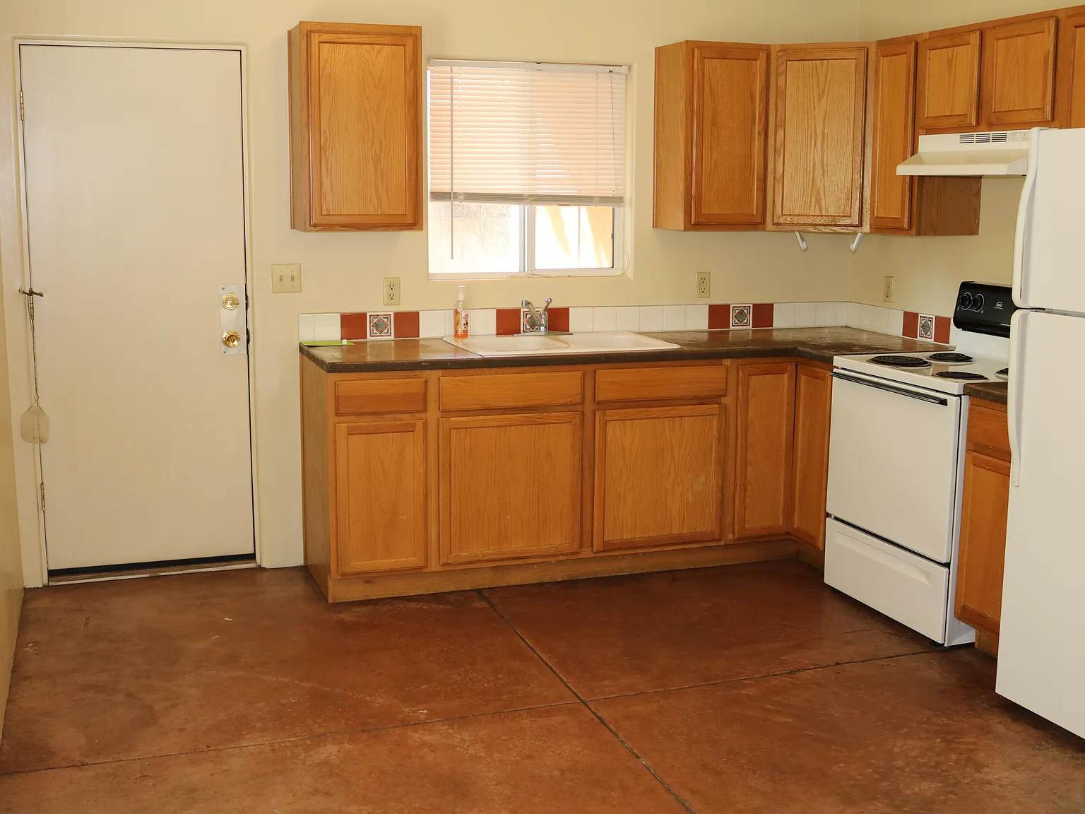 2 bed, 1.0 bath, 763 sqft, $950 — Photo 2