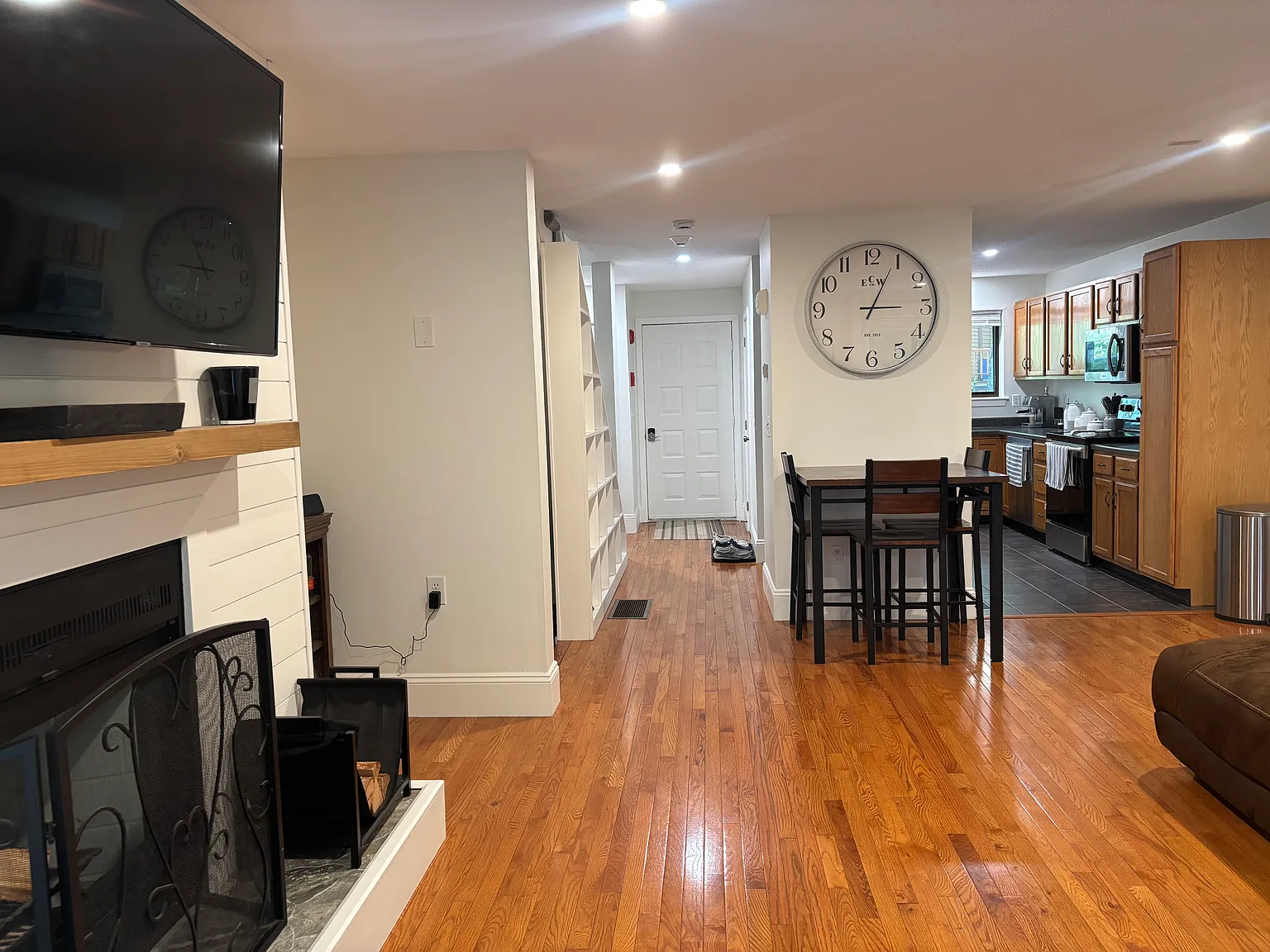 2 bed, 2.5 bath, 1736 sqft, $3,250 — Photo 3