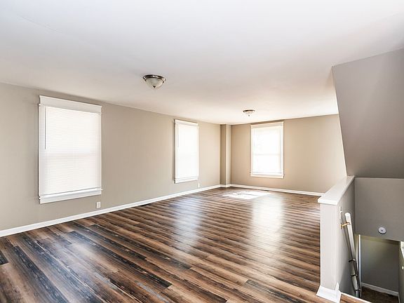 2nd image of 319 Superior Dr