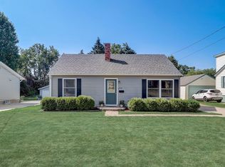514 Burbank Ave, Woodstock, IL 60098