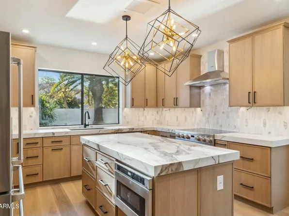 10587 E CARON Street, Scottsdale, AZ 85258