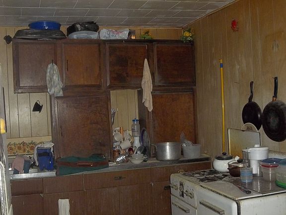 4th image of 421 Fairywood St