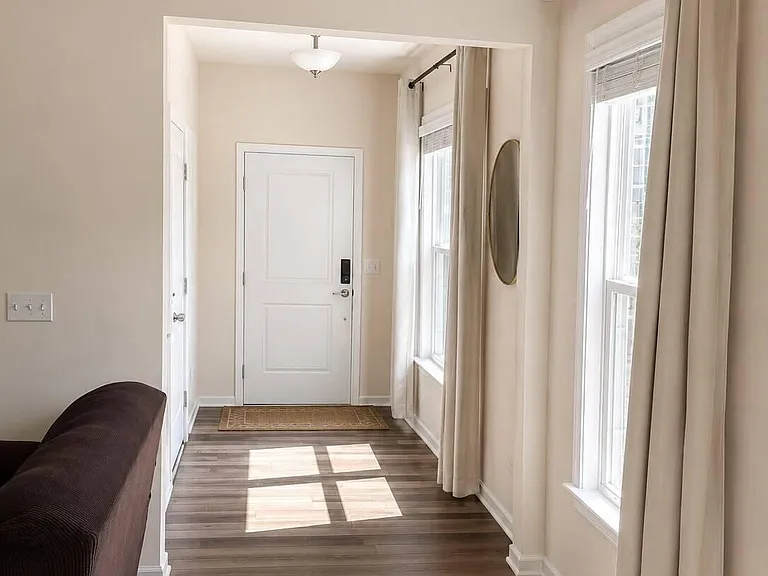 328 Villanova Dr — Photo 9