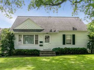 915 Knollcrest Dr, Marion, IA 52302