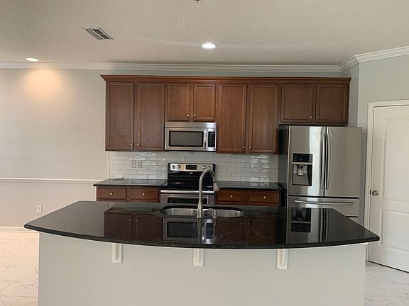 4th image of 465 Walnut Dr