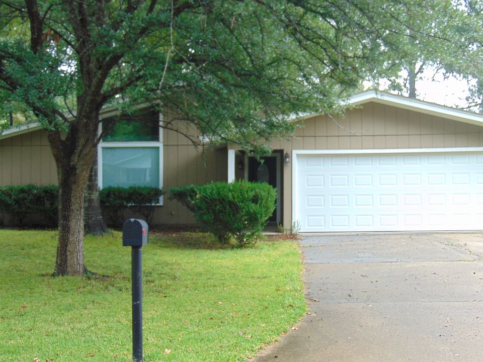 1st image of 131 Dogwood Dr