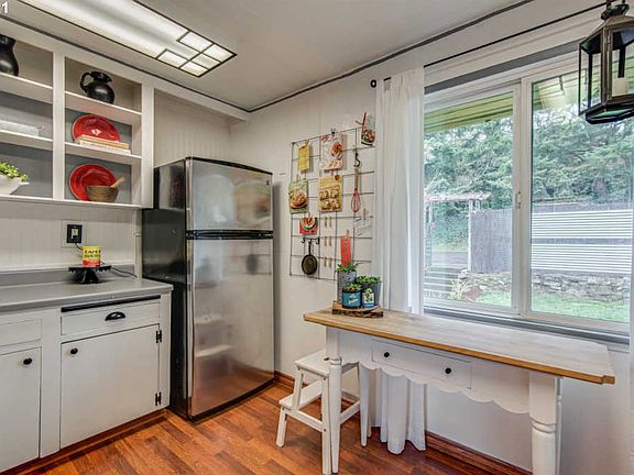 5th image of 3103 E 13th Pl