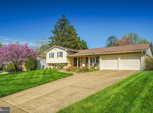 2520 Lakevale Dr, Vienna, VA 22181