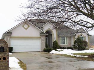 1219 Heatherwoode Rd, Flint, MI 48532