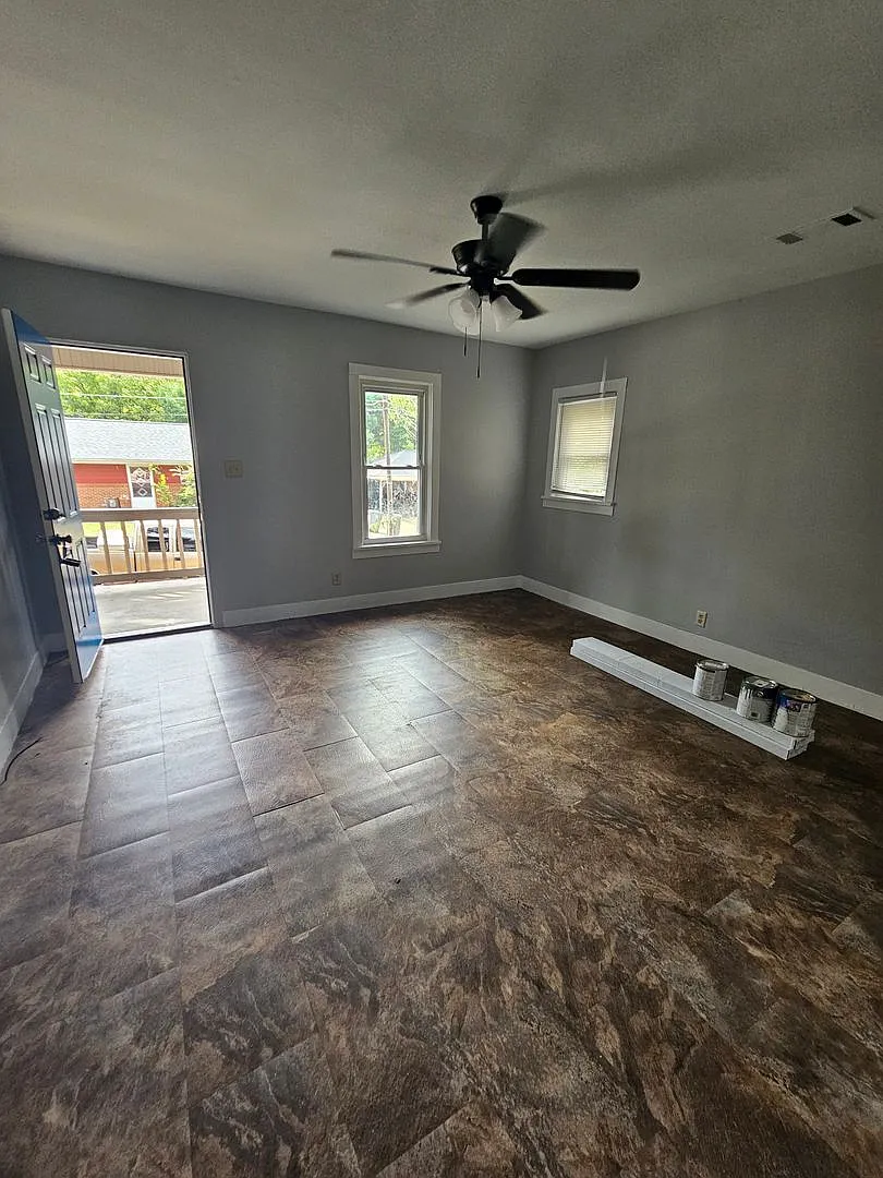 Home in Hot Springs — Photo 3