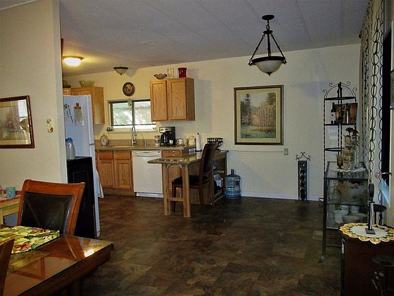 4th image of 134 Leisureville Cir