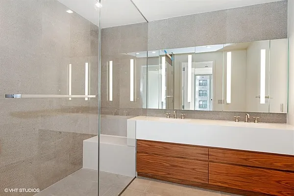 Rented by R New York | media 22