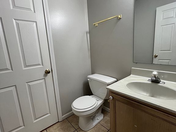 5th image of 102 Albany Dr