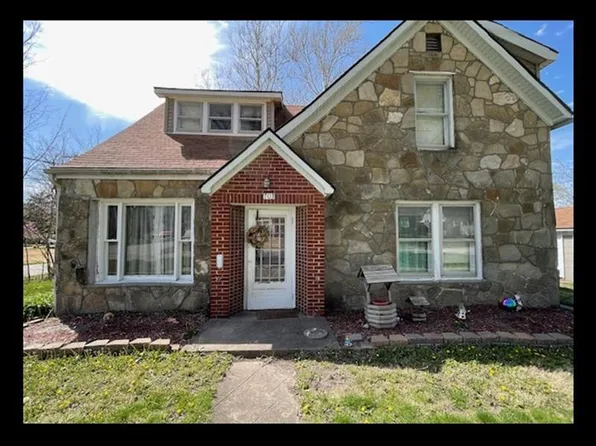 703 N Rubey St, Macon, MO 63552