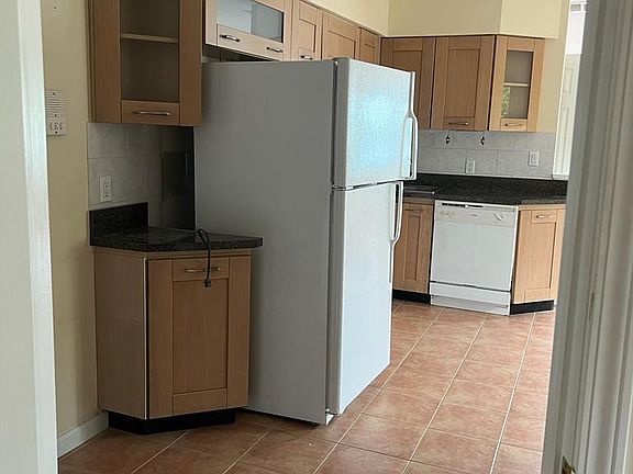 3rd image of 160 E Lake Blvd
