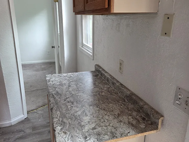 1002 Concordia Ave — Photo 7