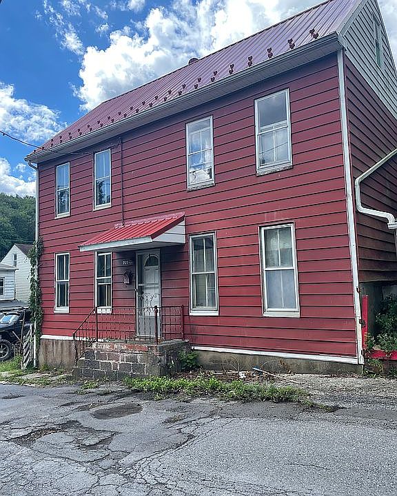 2nd image of 709 Ravine St