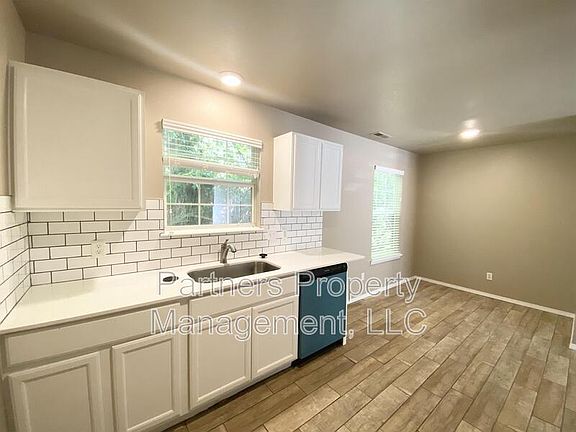 4th image of 1528 N Addington Ave