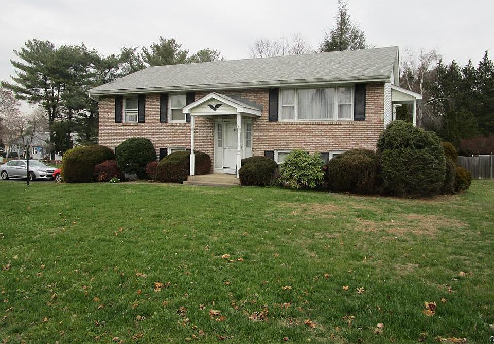 1st image of 2601 Clover Dr