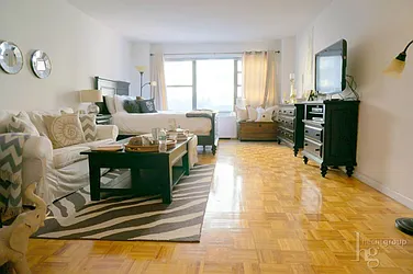 Rented by Hecht Group