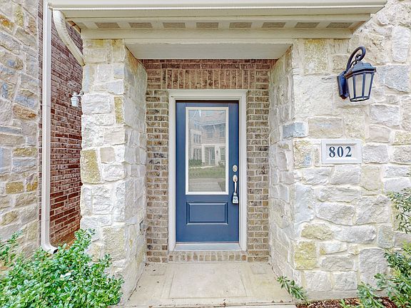 2nd image of 802 Tennessee Dr