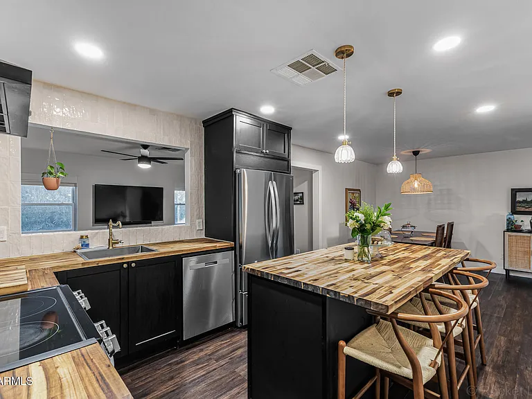 2200 N Los Altos Dr — Photo 10