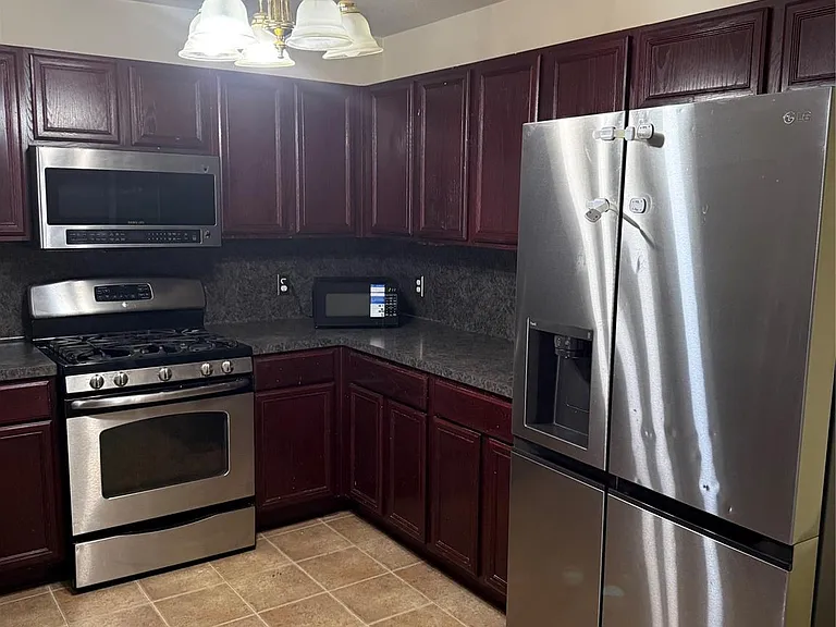 1330 Reedpoint Dr — Photo 6