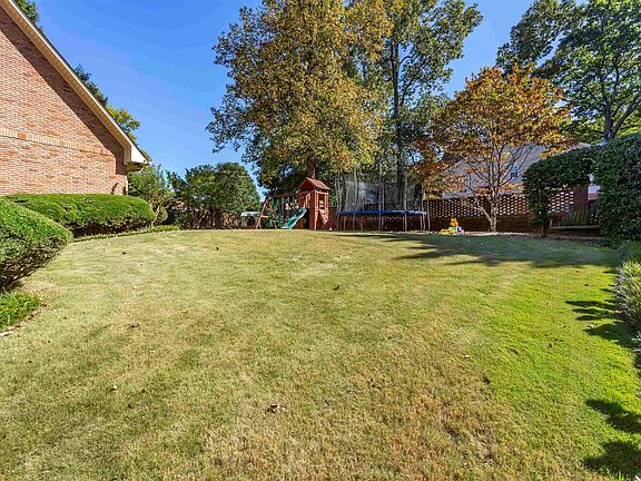 4th image of 897 Pinemeadow Dr