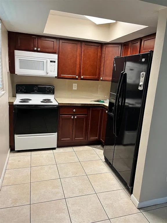 2 bed, 1.0 bath, 800 sqft, $1,850 — Photo 3