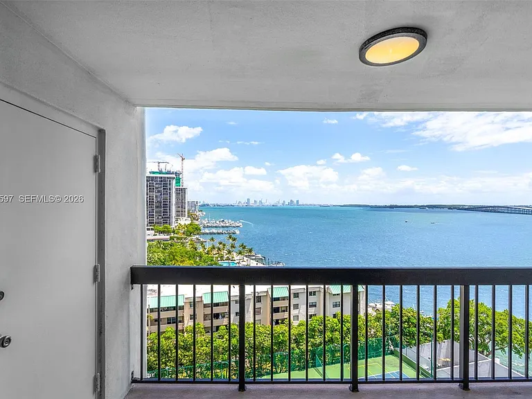 2333 Brickell Ave #1109 — Photo 4