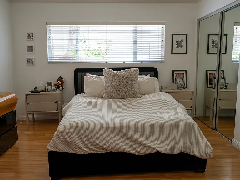 1154 S Barrington Ave #106 — Photo 11