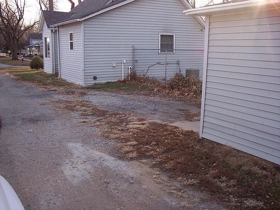 5th image of 113 W Saint Clair St