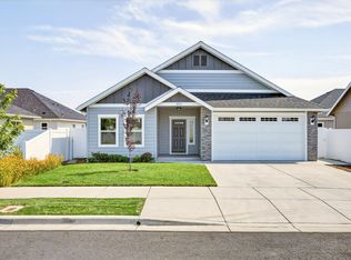 973 SW Blackberry Ln, Grants Pass, OR 97527