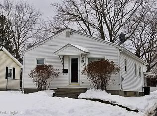 73 Mohegan St, Pittsfield, MA 01201