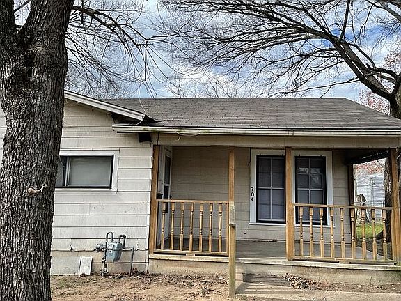 2nd image of 704 N Jefferson Ave
