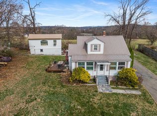 7339 Manns Dr, Radford, VA 24141