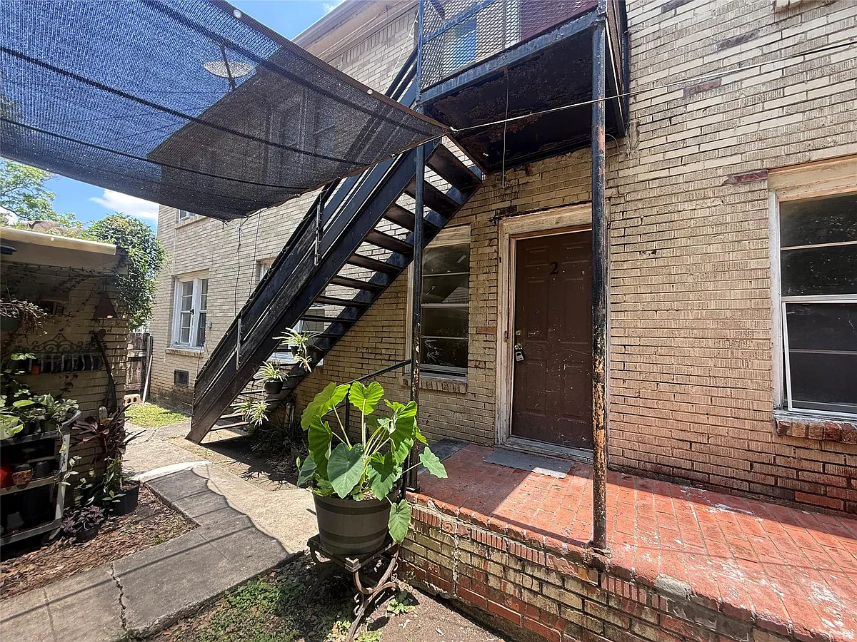 Building Photo - 7002 Vandeman St #5