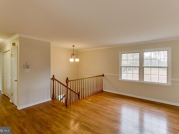 5th image of 101 Van Horn Ln