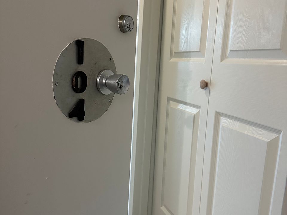 1st image of 525 N San Mateo Dr APT 104