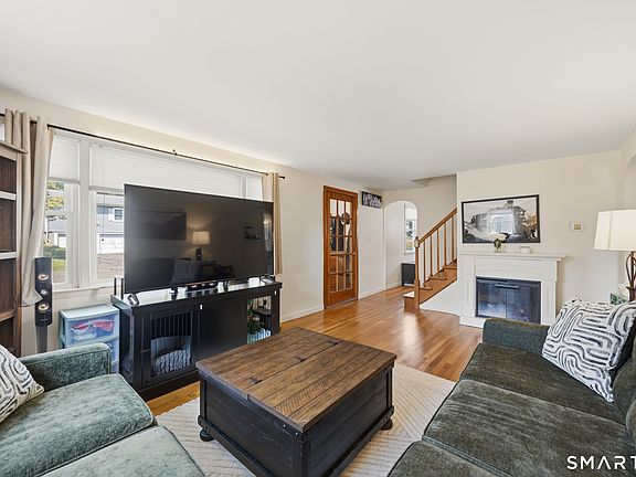 4th image of 30 Lansing Avenue