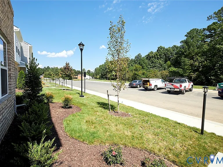 214 Greenpark Rd — Photo 3