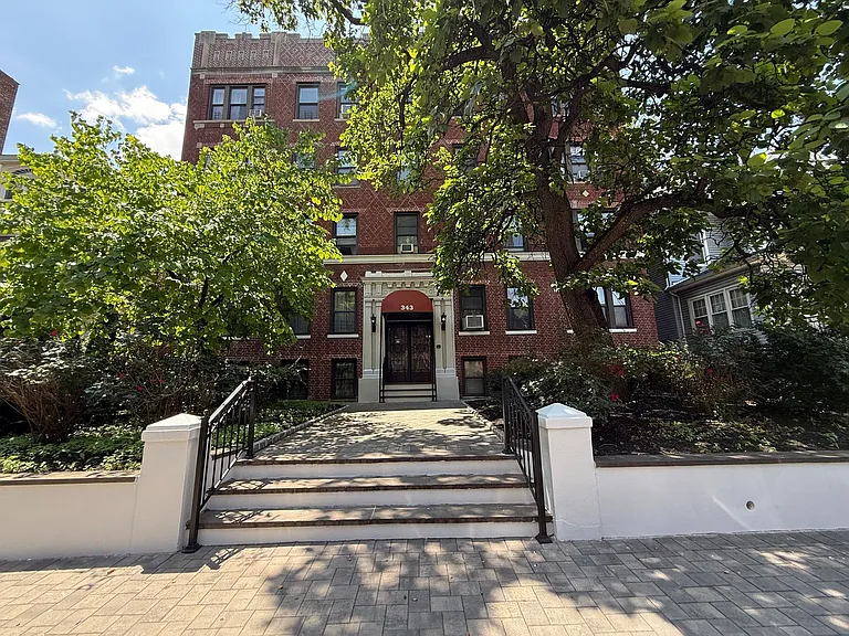 343 Fairmount Ave — Photo 8